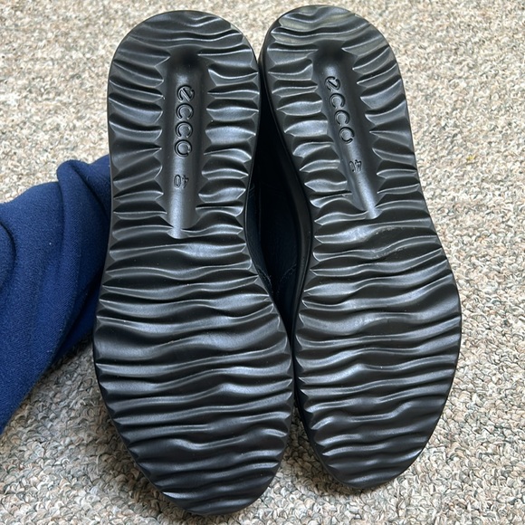 **GORTEX**Brand new never worn Ecco Gortex black leather booties. Size 40 - Picture 4 of 8